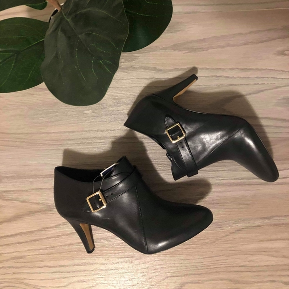 Vince Camuto Shoes - Vince Camuto Black Vonilesa Leather Ankle Boots 10